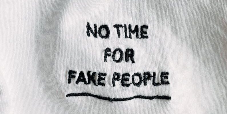 Vertical Design - White cotton cloth with inscription on black font